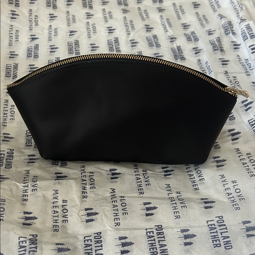 Portland Leather Black Pouch